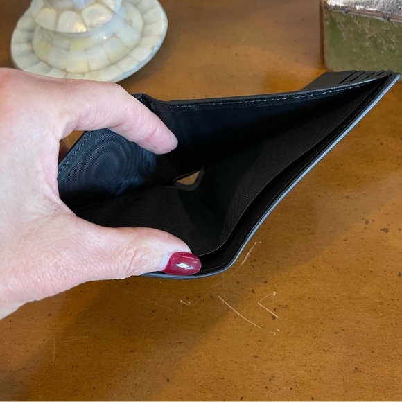 NEW Gucci Bifold Wallet Coated Canvas and Leather - Picture 4 of 10